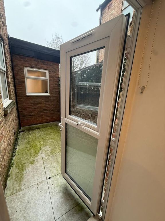 Property photo 3 of 10 Courtyard