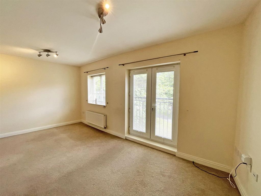 Property photo 3 of 10 Echo Crescent 14 - Lounge.Jpg