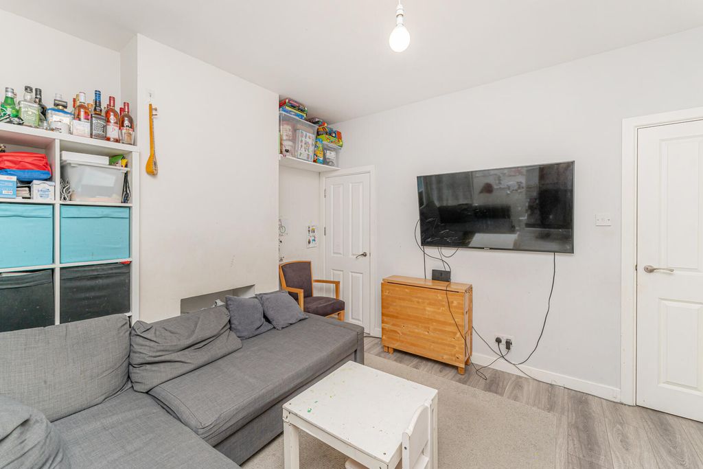 Property photo 3 of 18 Living Room