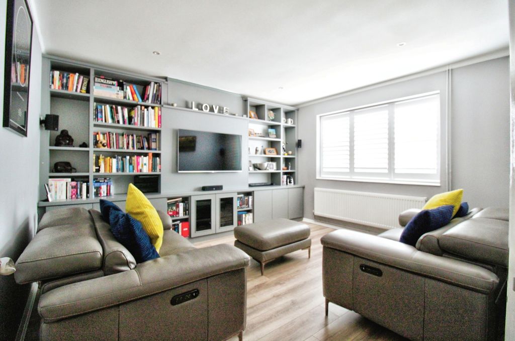 Property photo 3 of 28 Living Room