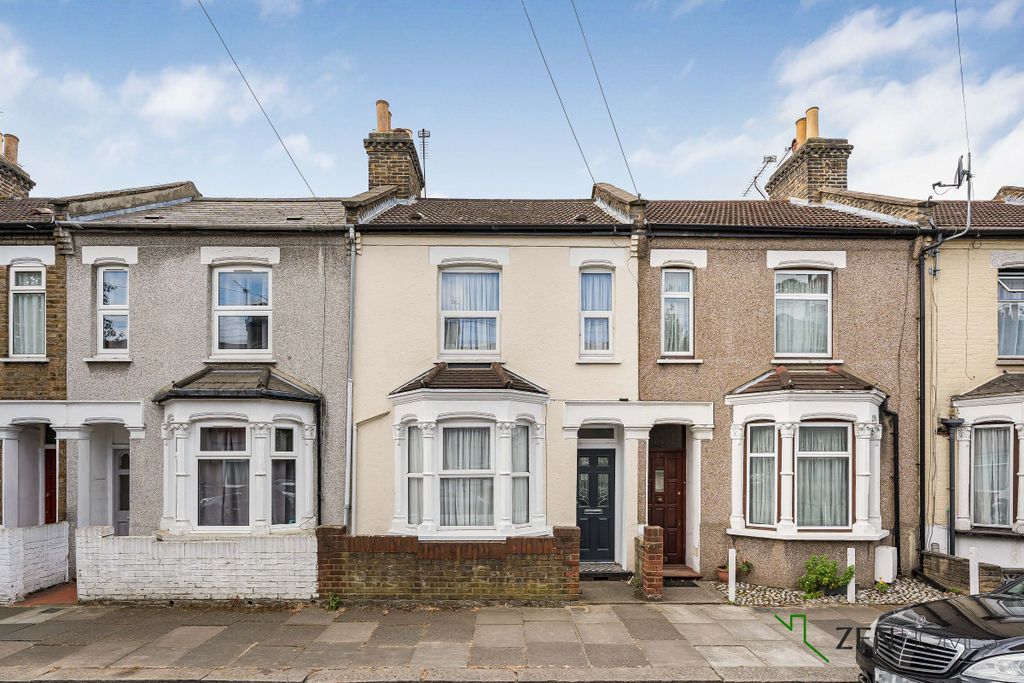 Property photo 1 of 18
