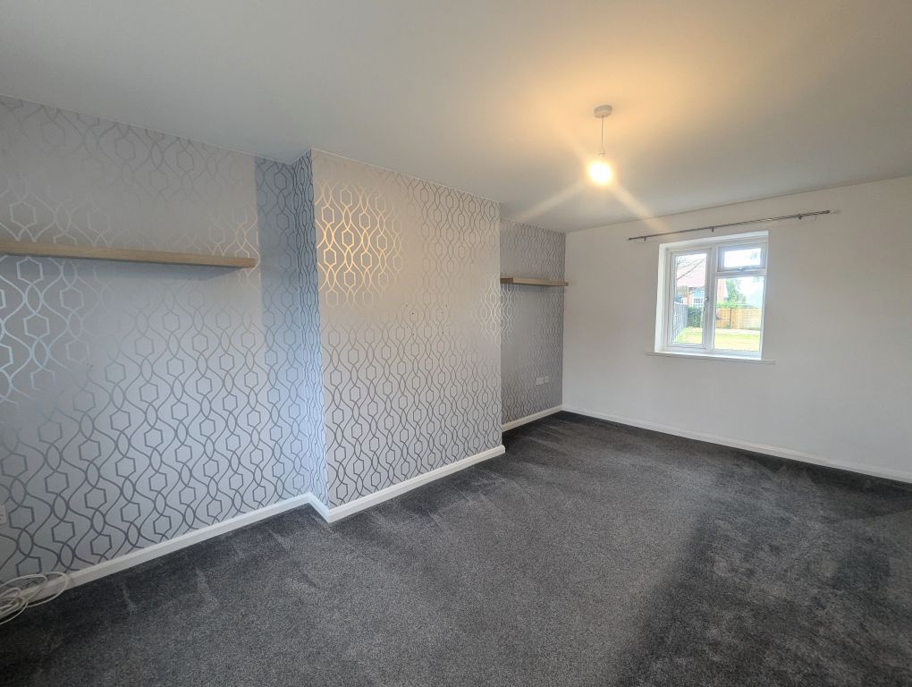 Property photo 1 of 12 Living Room