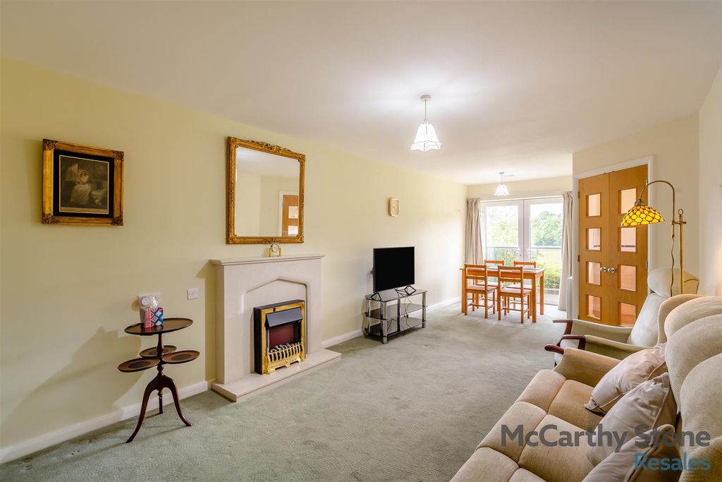 Property photo 3 of 12 8698443-Interior05.Jpg