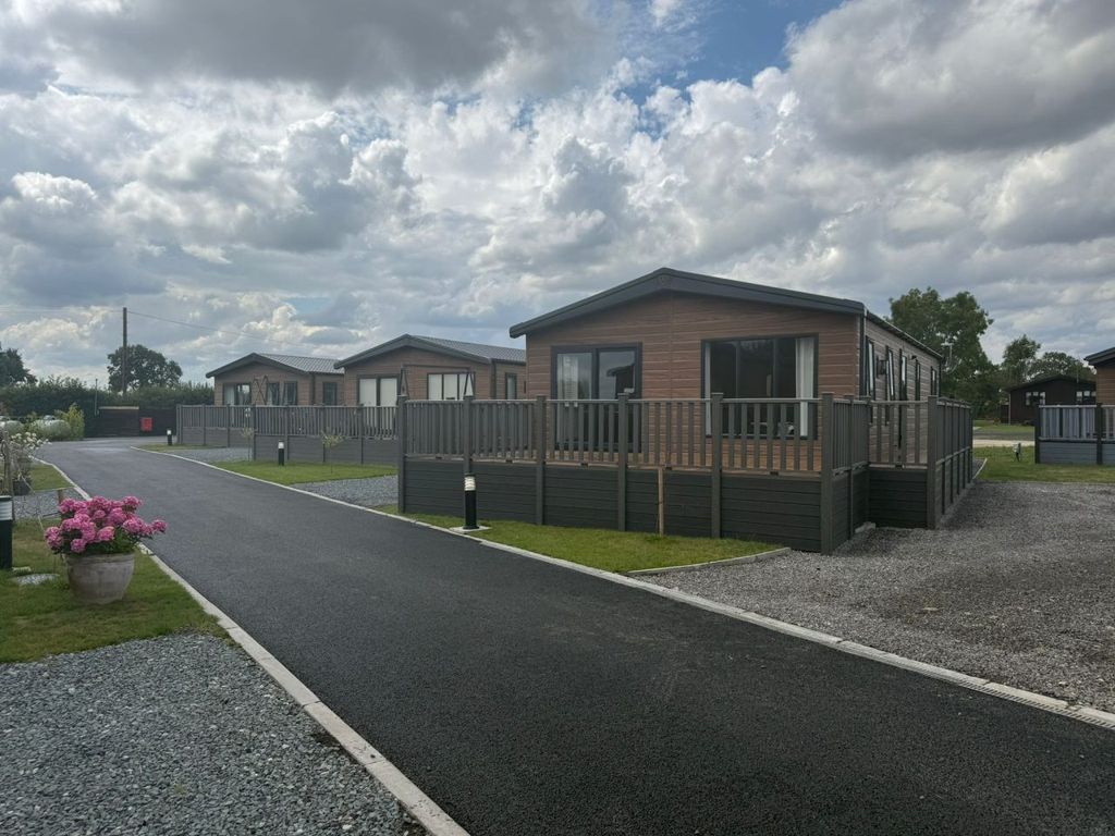 Property photo 2 of 17 Image00001