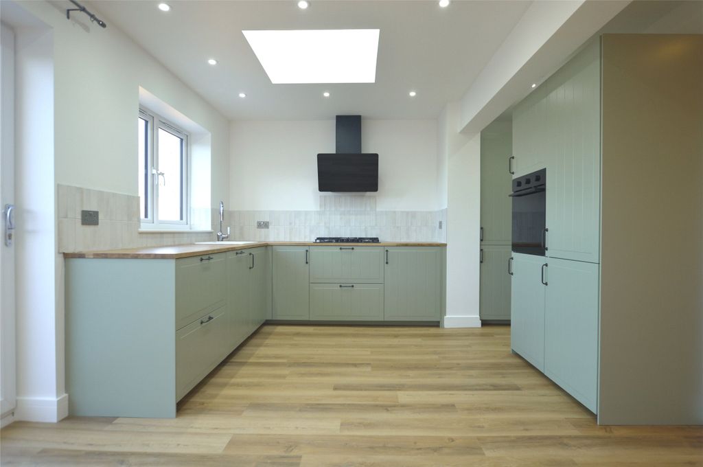 Property photo 3 of 13 Kitchen