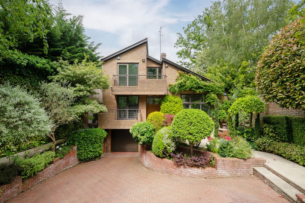 Property photo 1 of 23