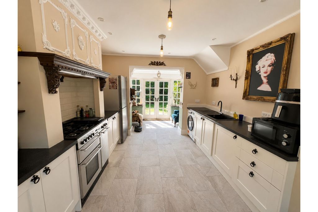 Property photo 3 of 27 Kitchen