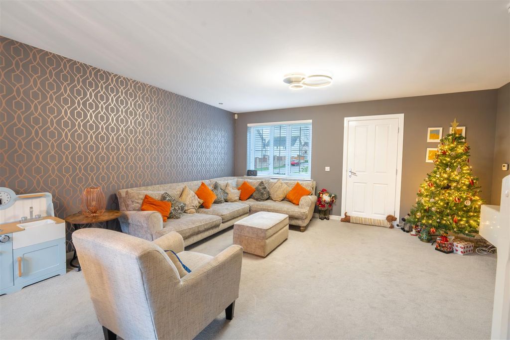 Property photo 2 of 18 Lounge-1.Jpg