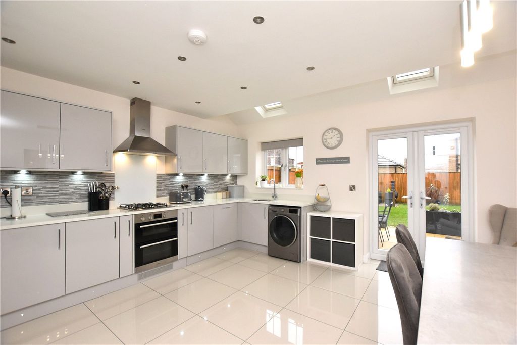 Property photo 3 of 27 Picture No. 05