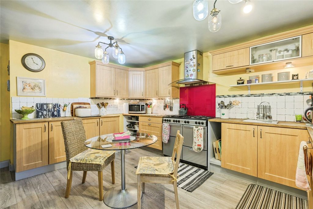 Property photo 2 of 20 Picture No. 17