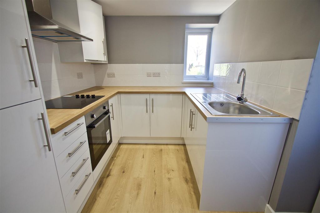 Property photo 3 of 9 417575De-Ac9C-46D9-9517-08387B8CE572_1_201_A.Jpeg