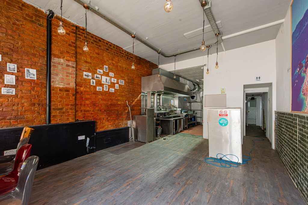 Property photo 3 of 13 Blackstock Road 138-003