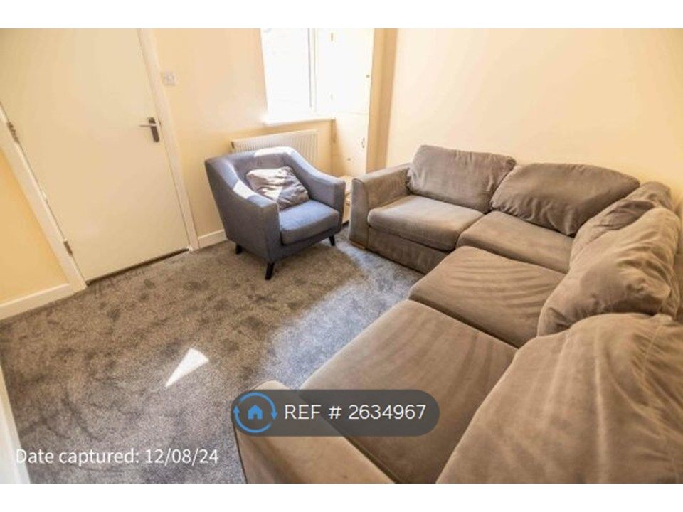 Property photo 3 of 12 Living Room