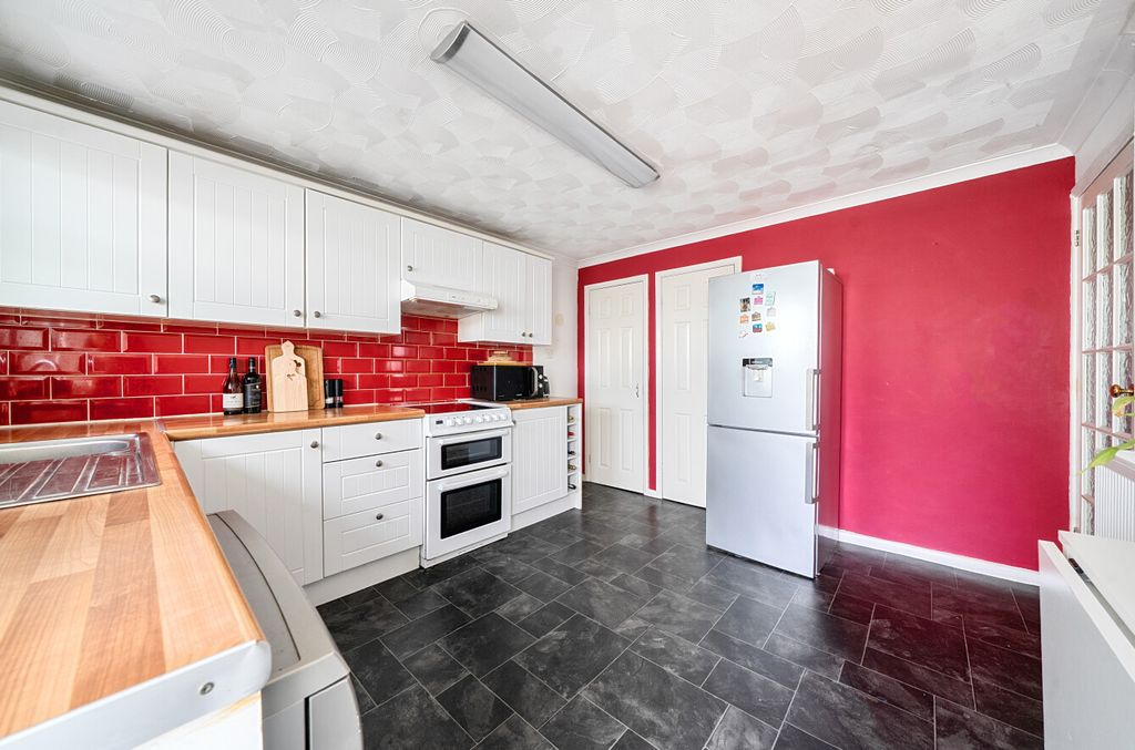 Property photo 3 of 11 149724011
