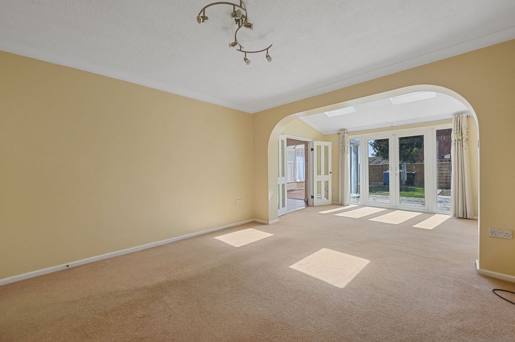 Property photo 2 of 27