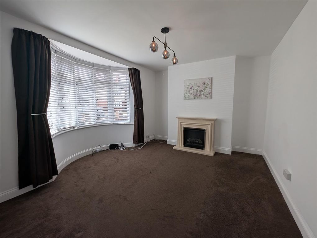 Property photo 2 of 14 Lounge