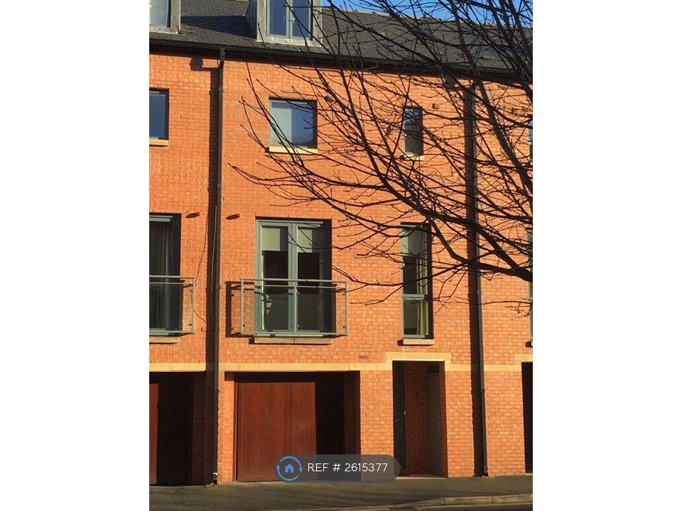Property photo 2 of 11 Earls Villas