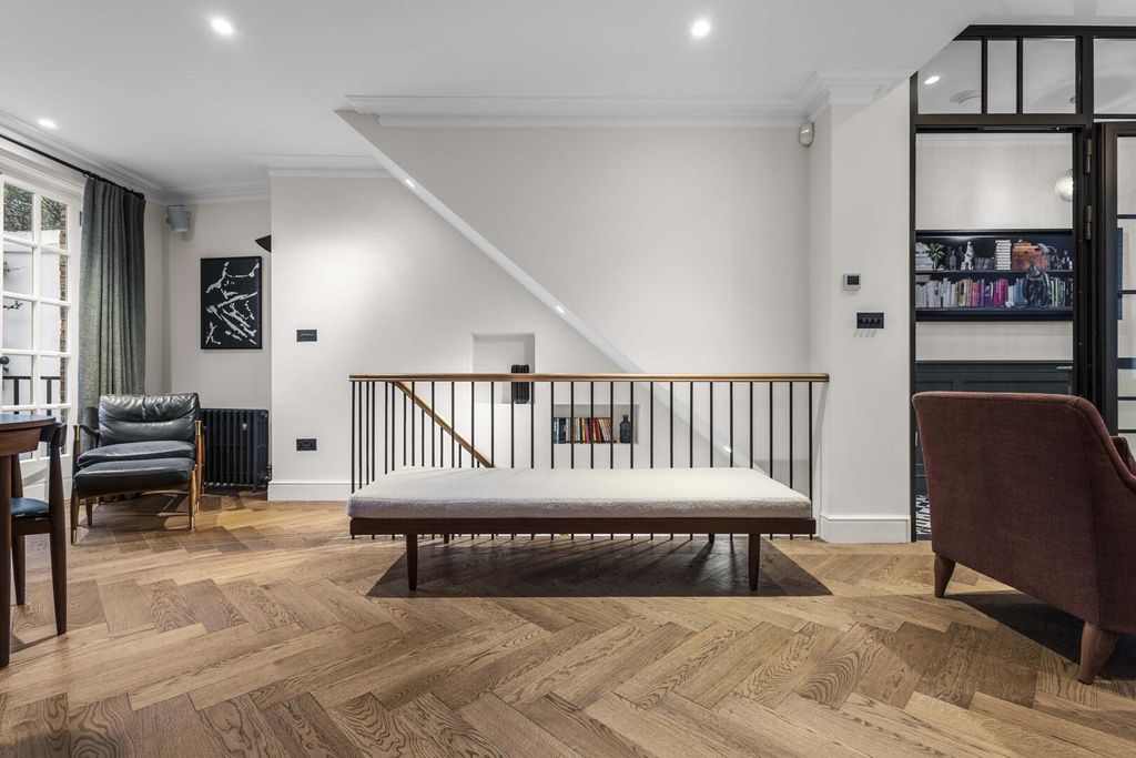 Property photo 3 of 18 Living Room