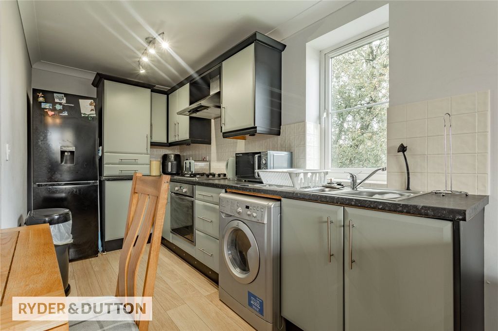 Property photo 2 of 15 Picture No. 28