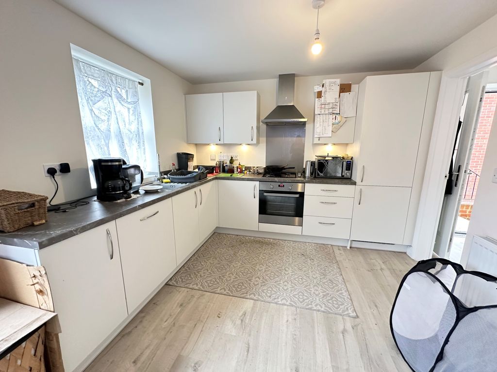 Property photo 2 of 12 Kitchen