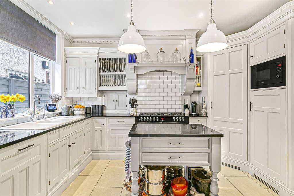 Additional image 8 of 6 bed detached house for salePark Avenue, Enfield EN1