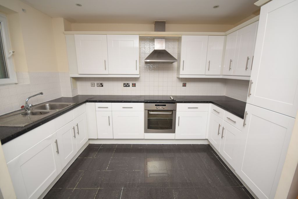 Property photo 2 of 7 Kitchen