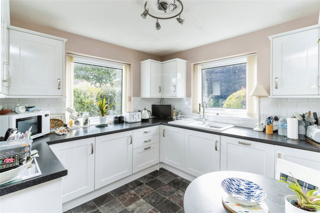 Property photo 3 of 17 Kitchen