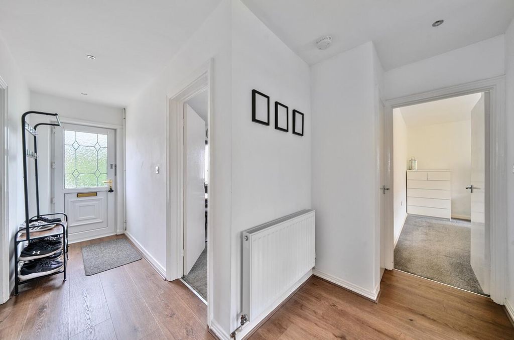 Property photo 3 of 21 1317587-8-6863F5184455A.Jpg