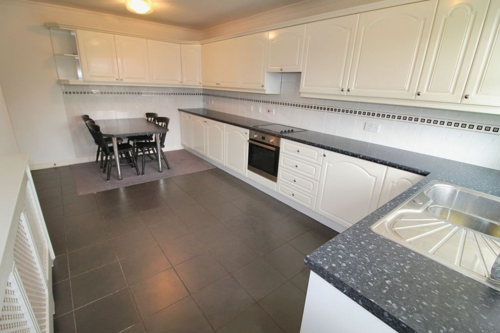 Property photo 3 of 16 Kitchen/Diner