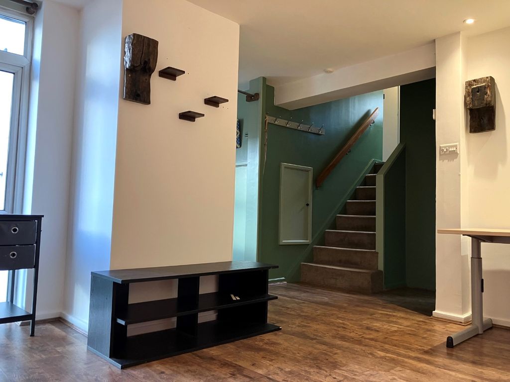 Property photo 3 of 6 4159663