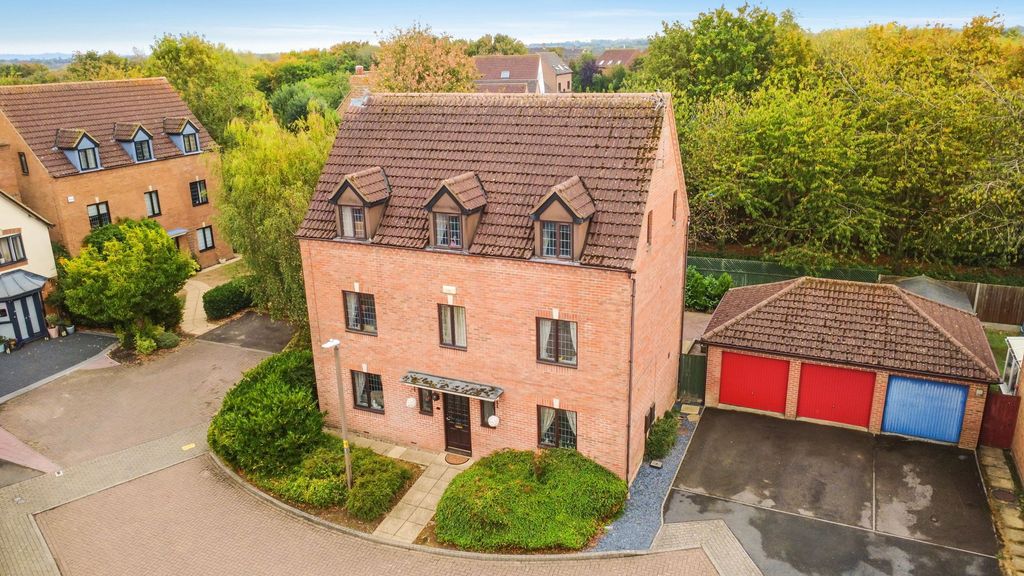 Property photo 1 of 32