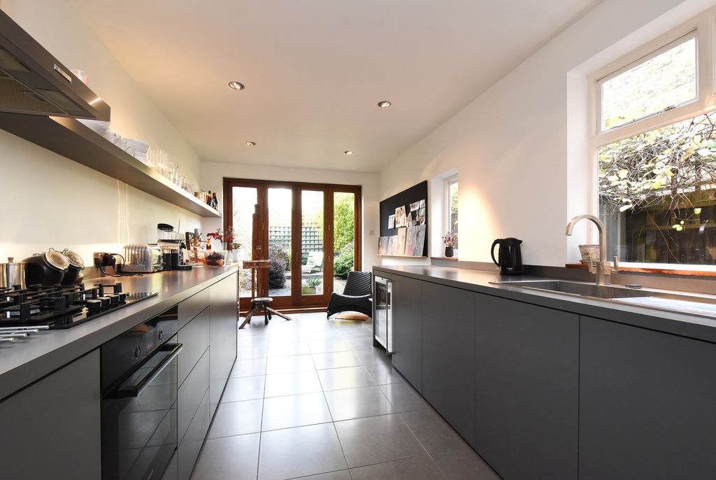 Property photo 2 of 29