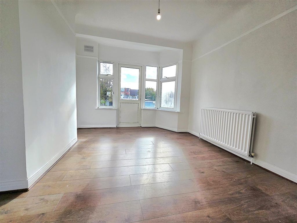 Property photo 2 of 12 20251009_105838.Jpg