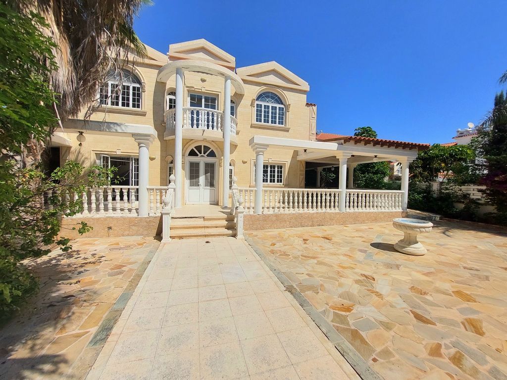 Property photo 2 of 50
