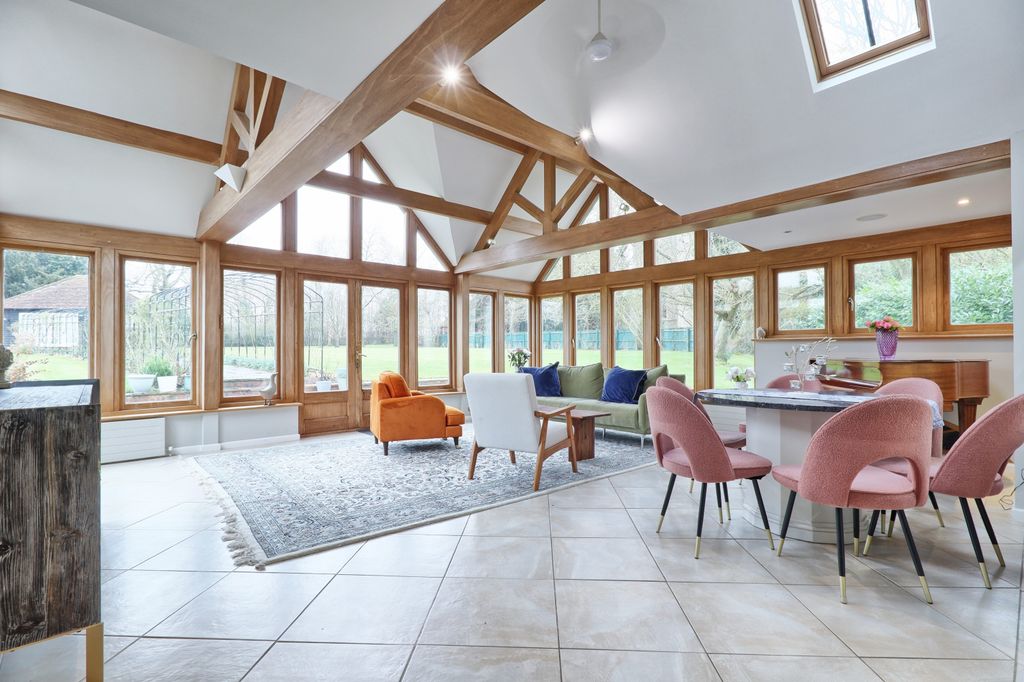 Property photo 2 of 31 Thehallv