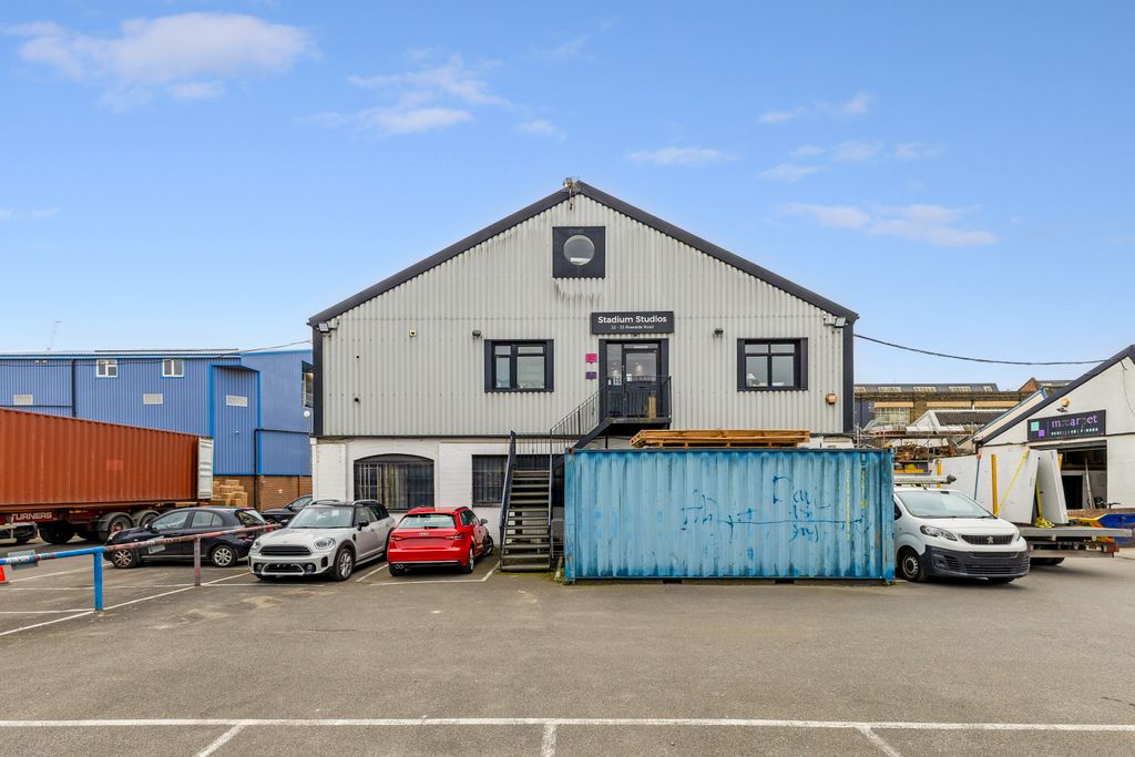 Property photo 2 of 6