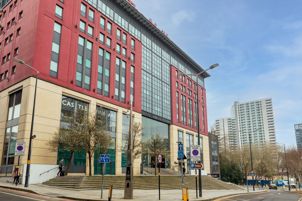 Property photo 1 of 32