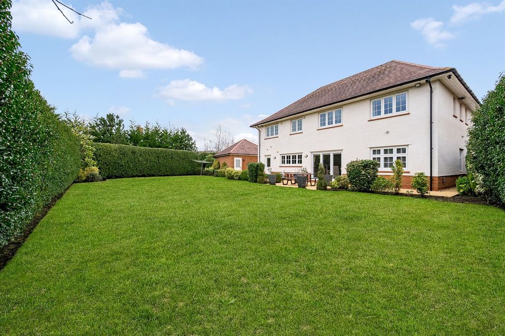 Property photo 2 of 47 Rear Garden