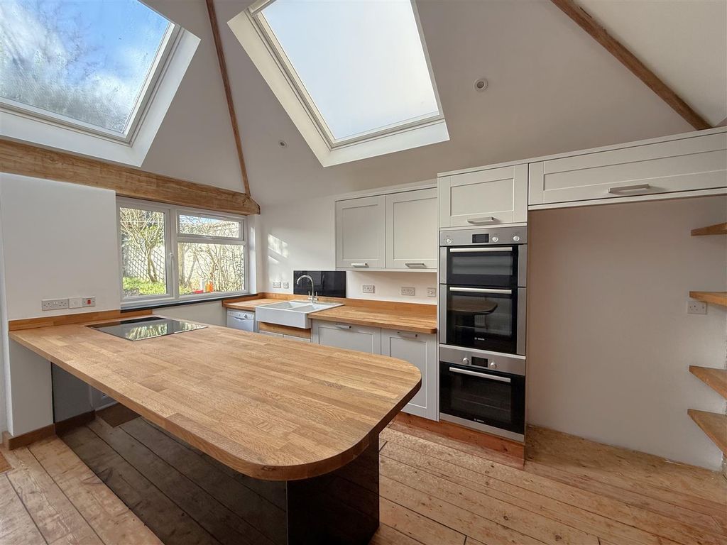 Property photo 3 of 18 3.Jpeg