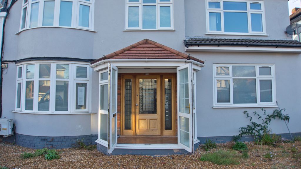 Property photo 3 of 42