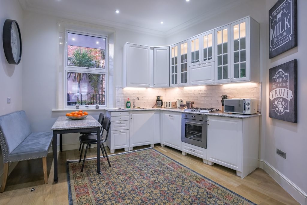 Property photo 1 of 17 Kitchen/Diner