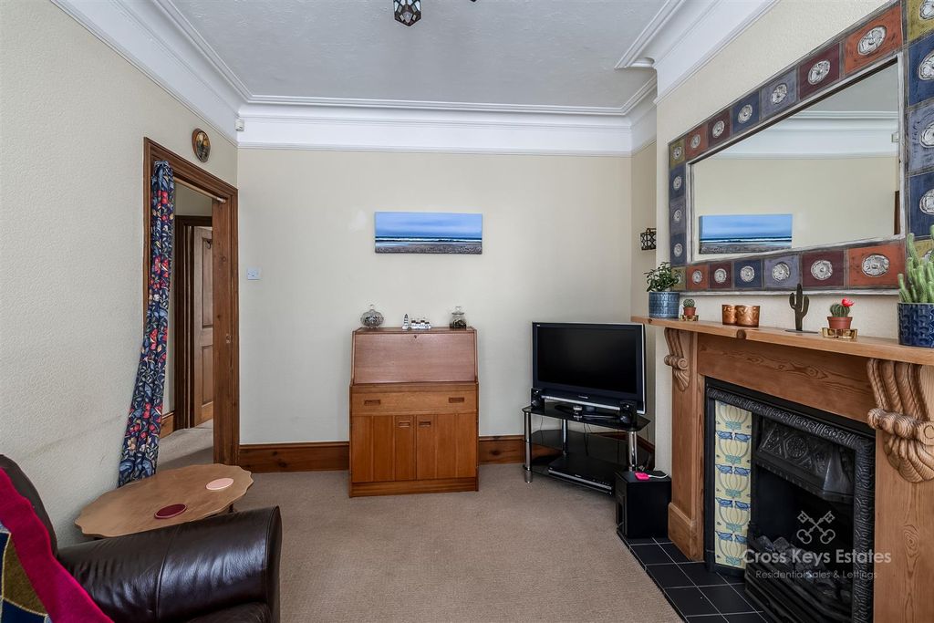 Property photo 3 of 14 Sitting Room