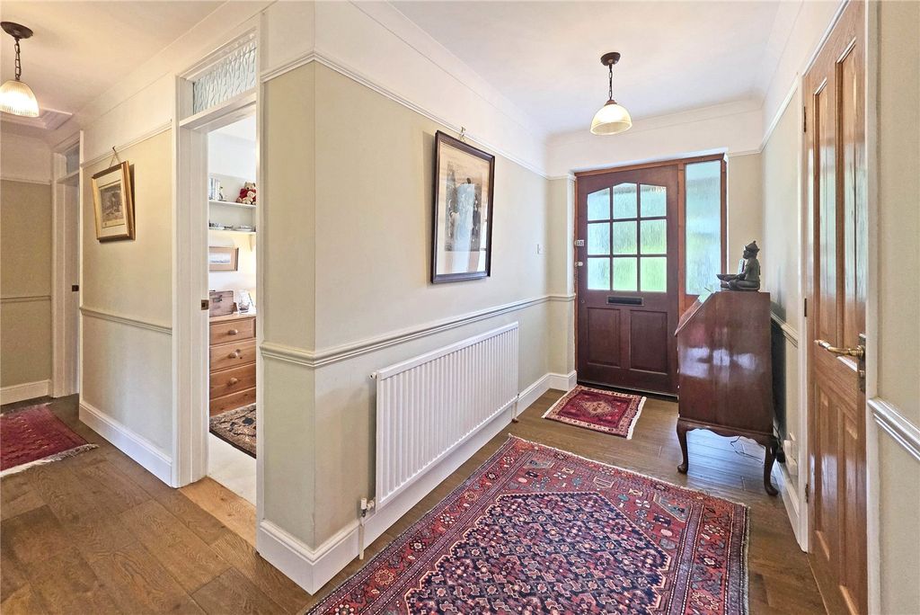 Property photo 3 of 32 Entrance Hall