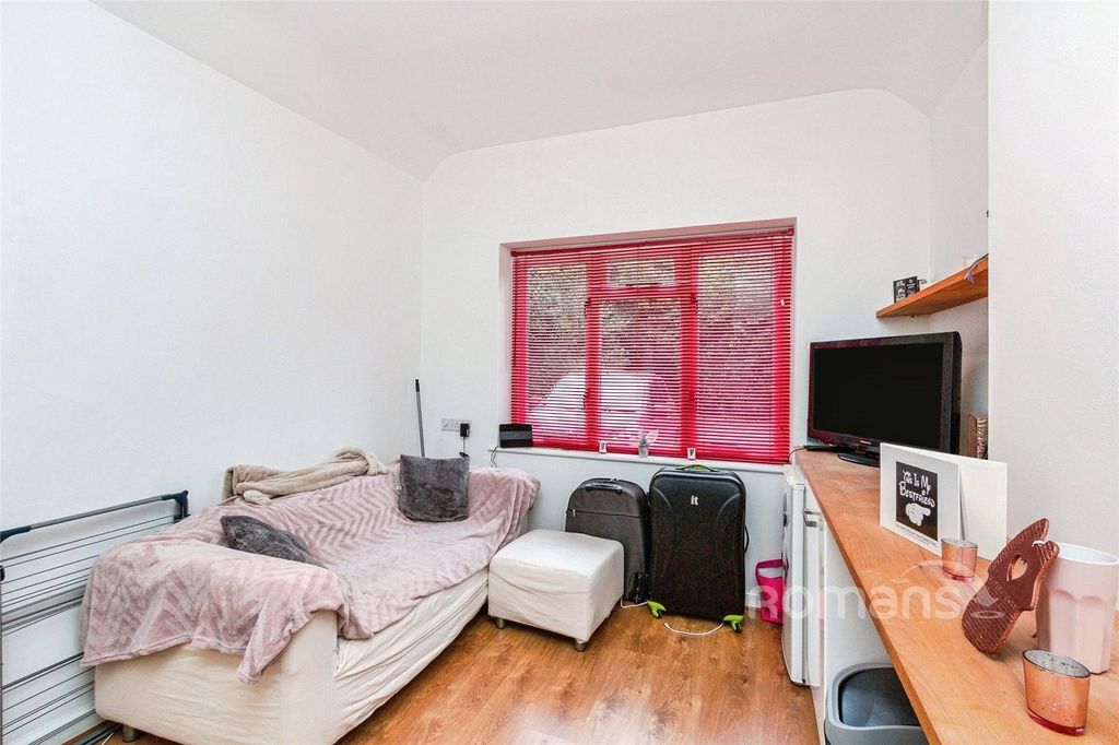 Property photo 2 of 8 Picture No. 11