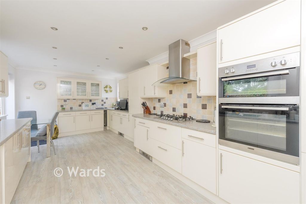 Property photo 3 of 19 Kitchen/Breakfast Room