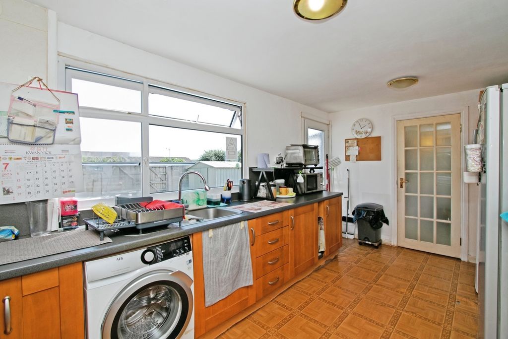 Property photo 3 of 29 Kitchen