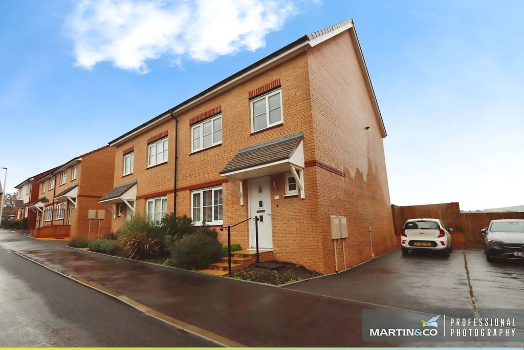 Property photo 2 of 31