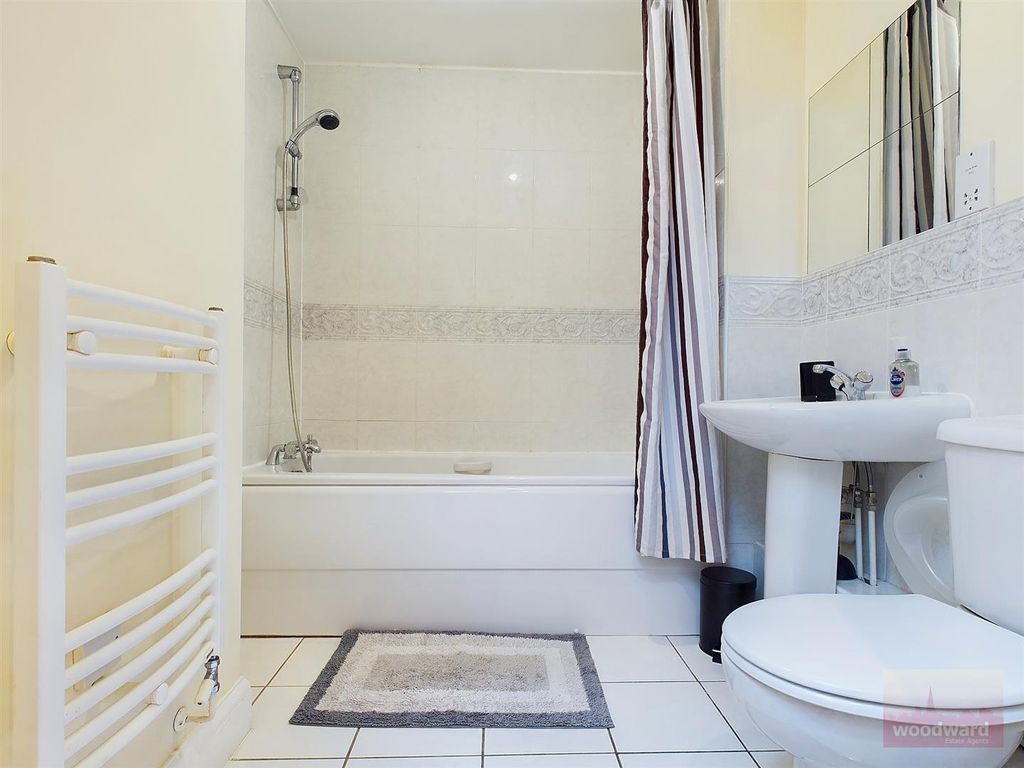 Property photo 3 of 11 Cam01320G0-Pr0251-Still012.Jpg