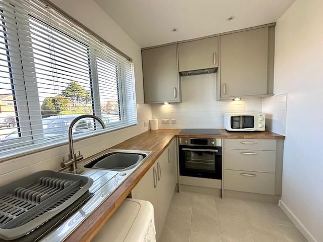 Property photo 3 of 9 Kitchen 1.Jpg