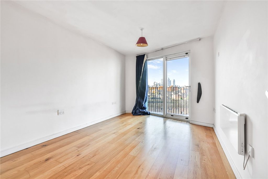 Property photo 3 of 12 Bedroom